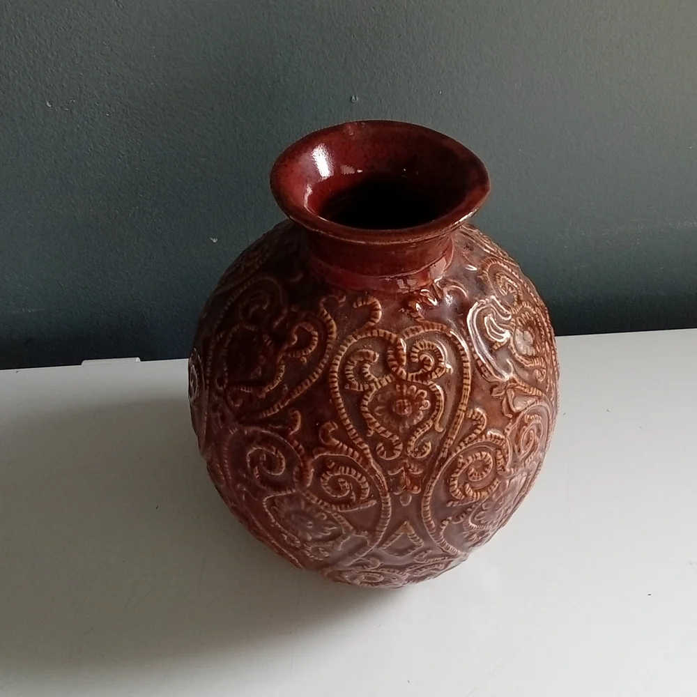 Reddish Brown Embossed Paisley Floral Ceramic Bud Vase Round Textured Decor‎